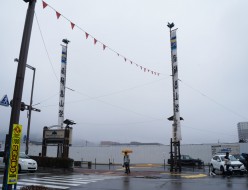 春の高山祭り　高山駅前のぼり